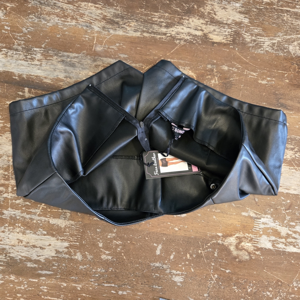 Ci SONO Black VEGAN Leather Shorts - Picture 5 of 9